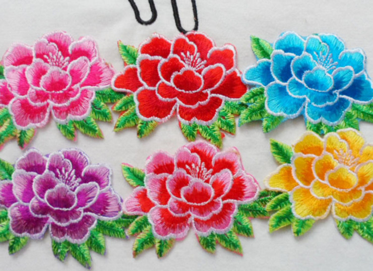 Hot Fix Motif Gold Embroidery Applique as Chinese Knot Picture