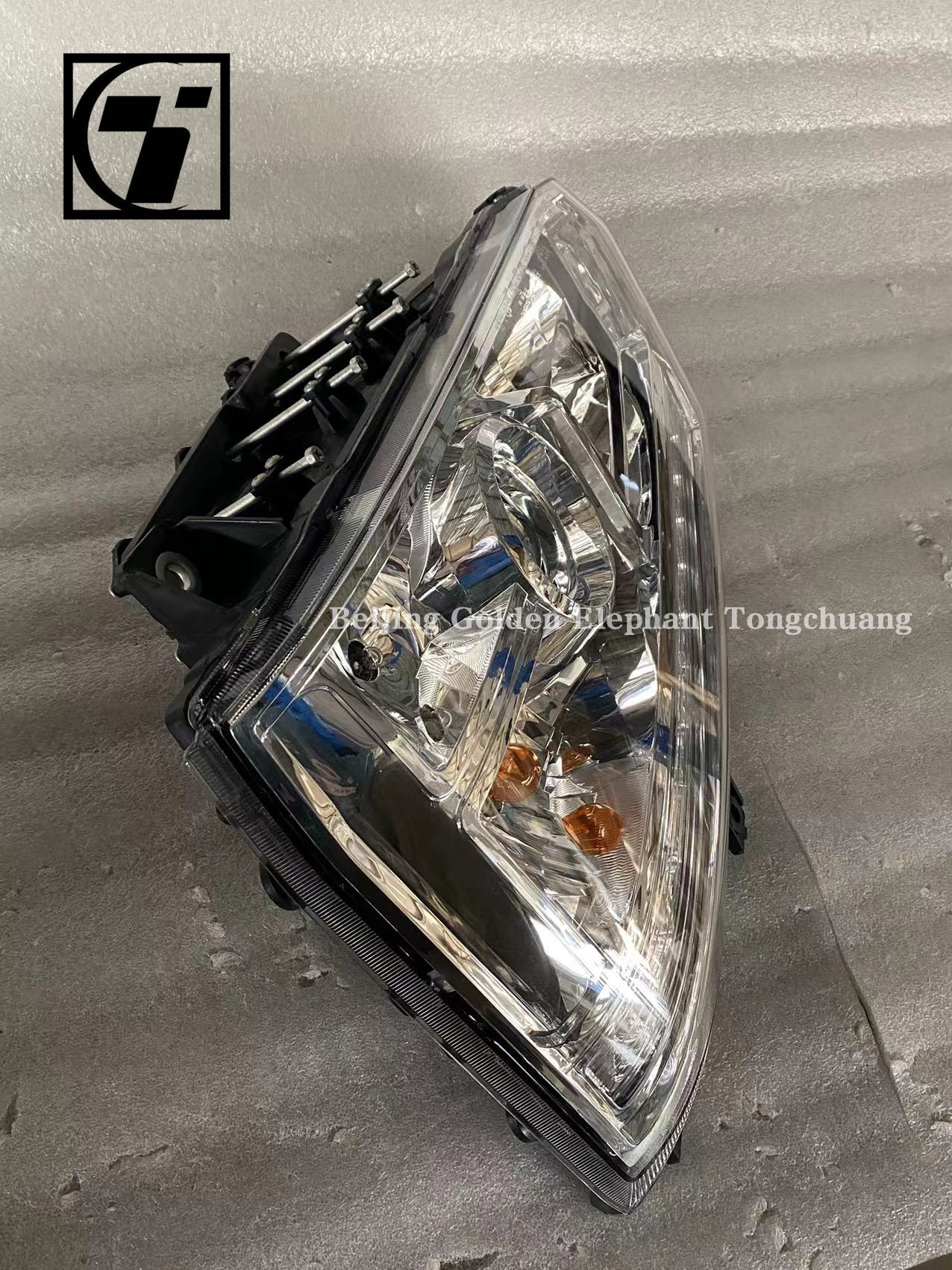 Foton Aumark S1 S3 LED Headlights L1371010102A0 and L1371010202A0 for Combined Light Truck