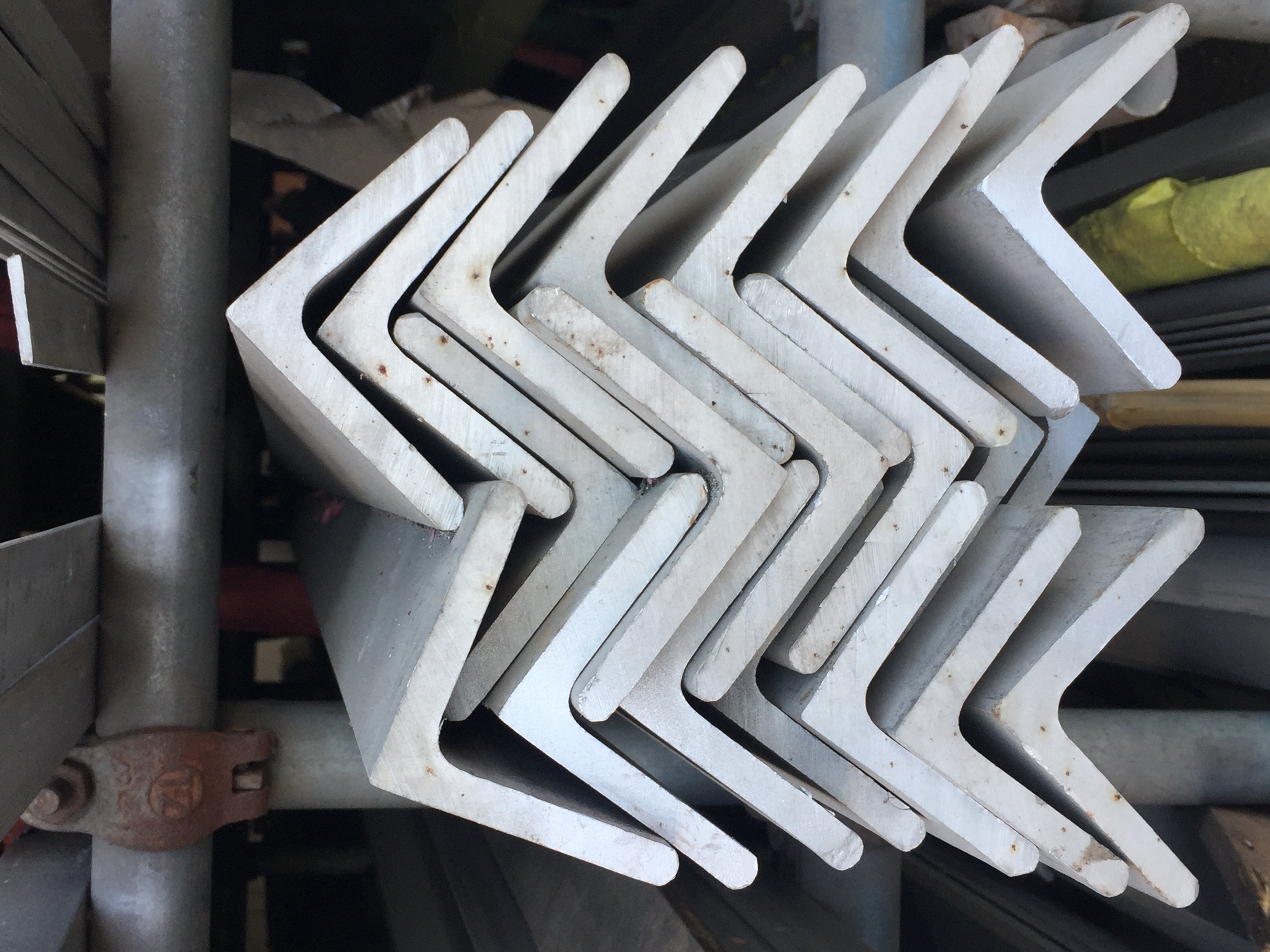 ASTM A276 Stainless Steel Equal Angle SS 304 Angle Bar Hot Rolled 304 With 18Cr 8Ni
