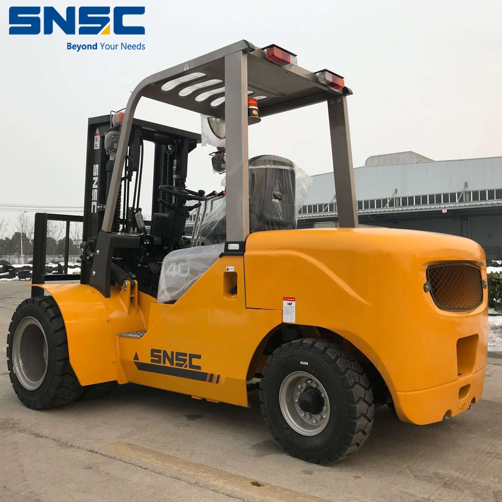 4ton Container Lifting Forklift Truck with Closed Cabin