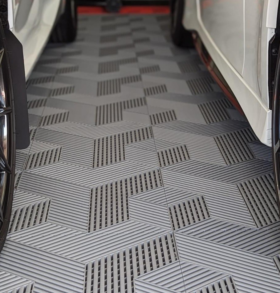 40x40cm Interlocking Shop Floor Mats Anti Slip Plastic Garage Floor Mats