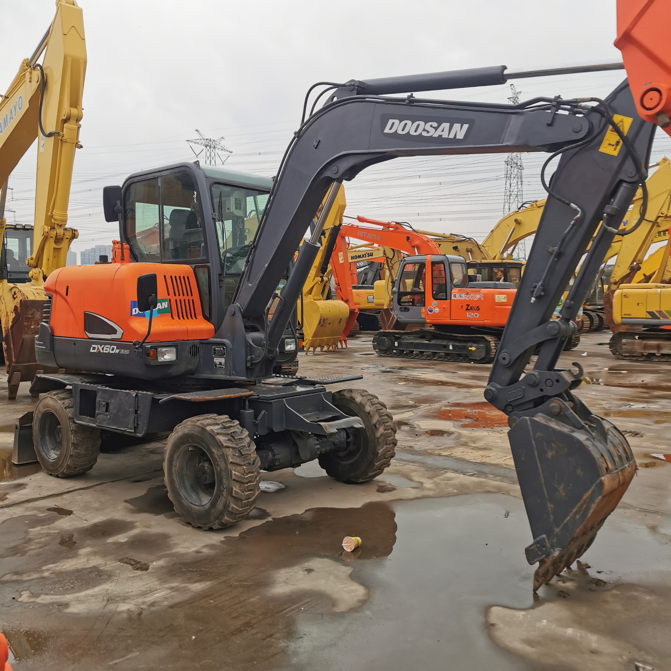 Used Doosan DX60WN Excavator with 0.2 Bucket Capacity in Shanghai Yard Good Condition