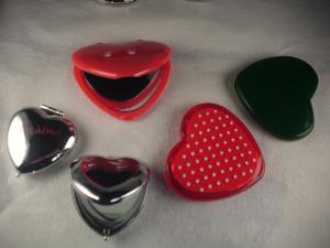 China Compact Lady's Makeup Mirror - Heart Shaped wholesale