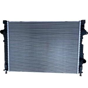 China LR117683 LR135901 Car Coolant Radiator For EVOQUE wholesale
