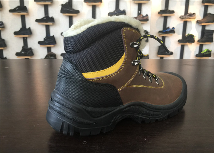 Ankle Support Safety Boots / Steel Toe Waterproof Work Boots With Warm Keep Fur