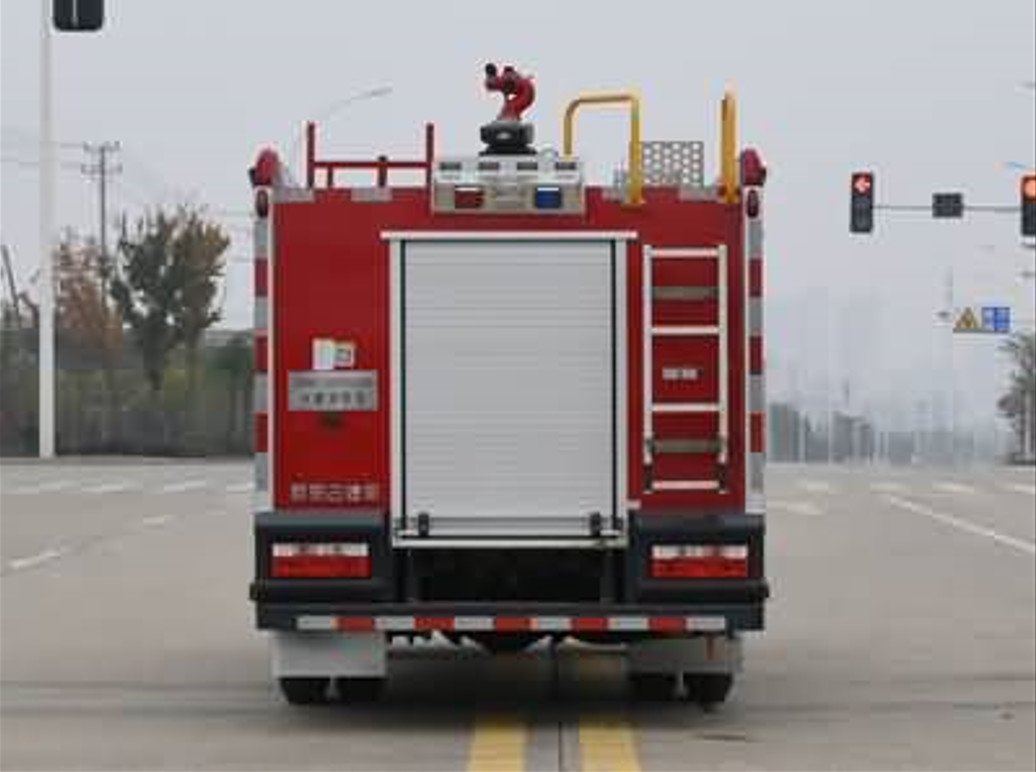 6.2m Fire Rescue Trucks 140hp Dongfeng Water Tanker Fire Truck