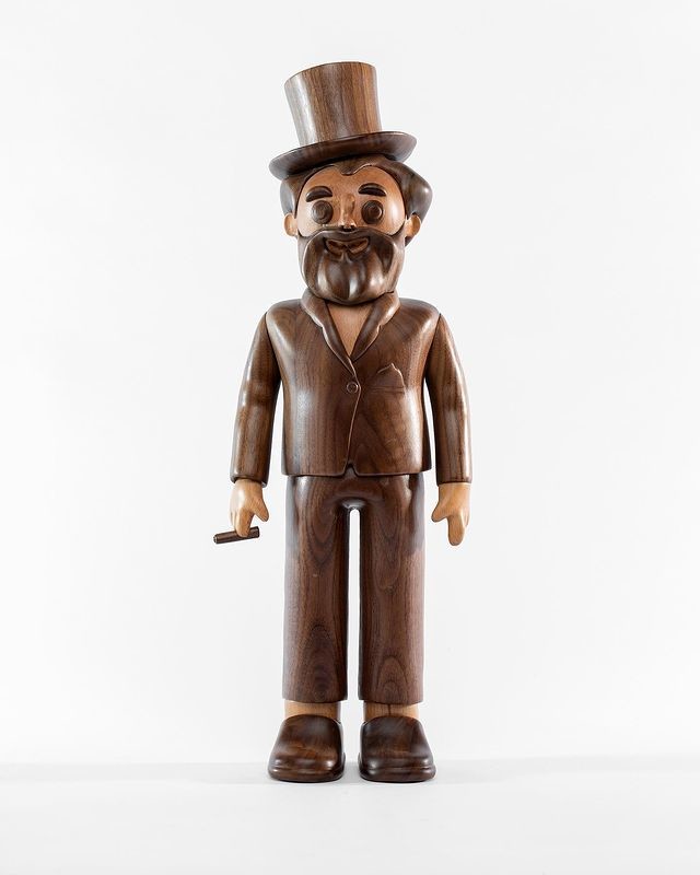 Smooth Surface Wooden Art Sculpture Exhibition For Gallery