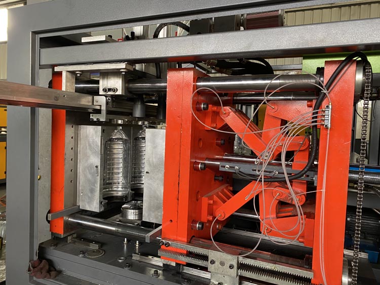 2 Cavity Semi-automatic LGD-2-20 Plastic Pet Bottle Making Machine for Easy Operation
