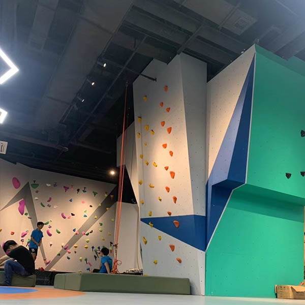 Adventure Weatherproof Outdoor Climbing Wall Eco Friendly For Commercial Square