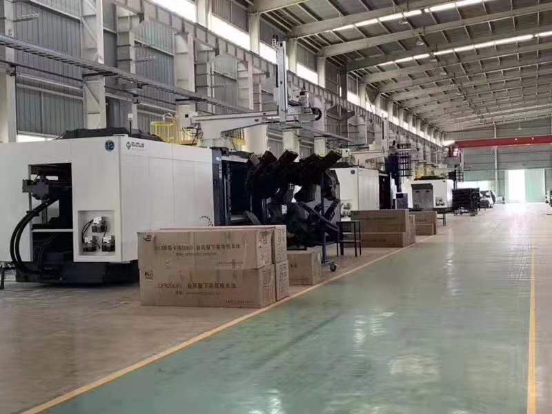 Haitian MA1600 Automatic Plastic Injection Moulding Machine Energy Saving For Pallet Tray