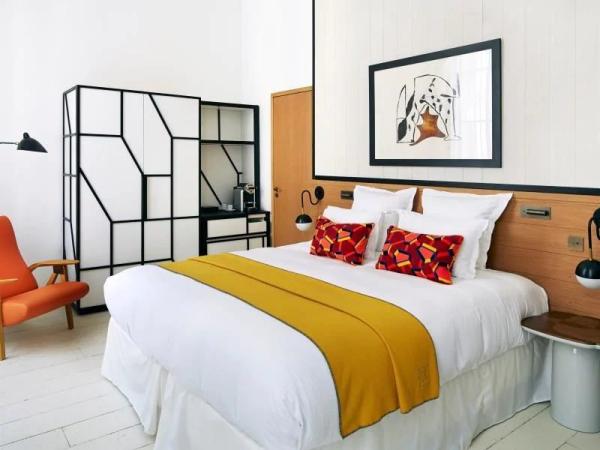 Mauritania hotel furniture from China manufactuer wood bed with nighstand and