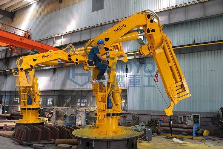 China Good Quality Knuckle Boom Marine Crane Ship Deck Crane for sale