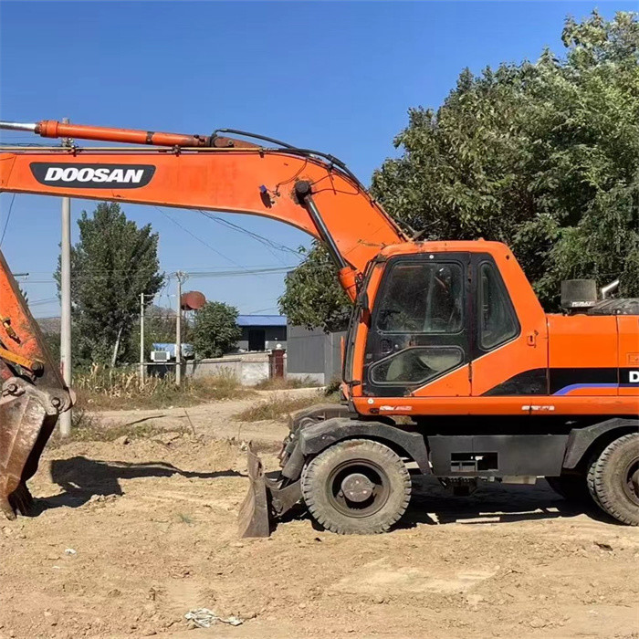 Low price 22 tons used Korean wheel excavator Doosan DX 210W-7 with lower working hours