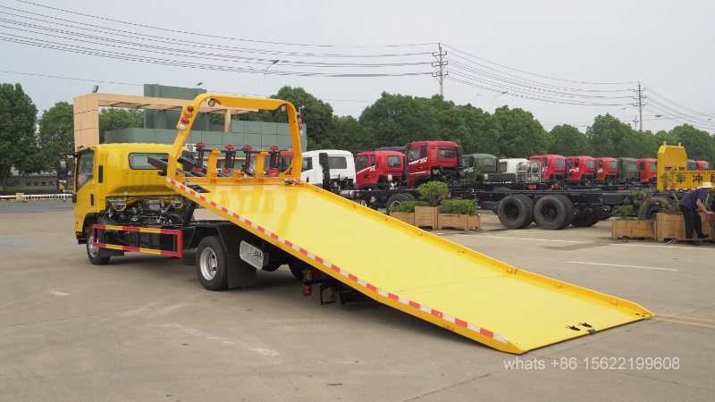 China Hot-sale ISUZU 4*2 Factory Price New Diesel Loading 4 T Towing 6 T Flatbed Tow Truck for Road Recovery