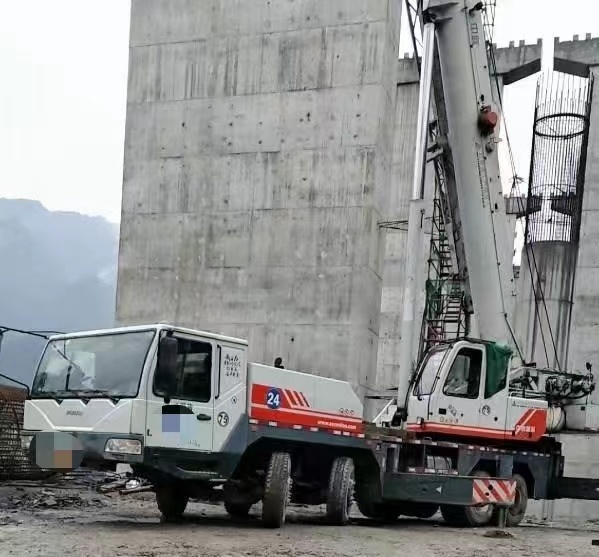 Construction Equipment 2011 Zoomlion 50ton Truck Crane Hoist Crane