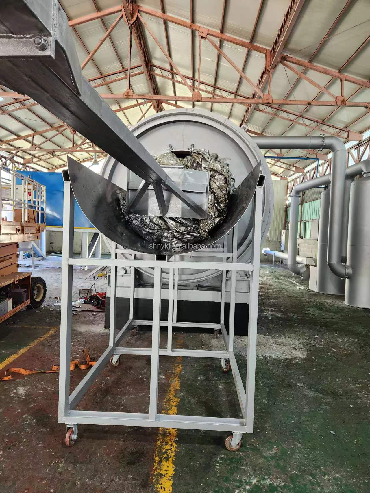 Natural Gas Fuel Recycling Waste Tyre into Fuel Oil Pyrolysis Plant 2.6m*6.6m*18mm