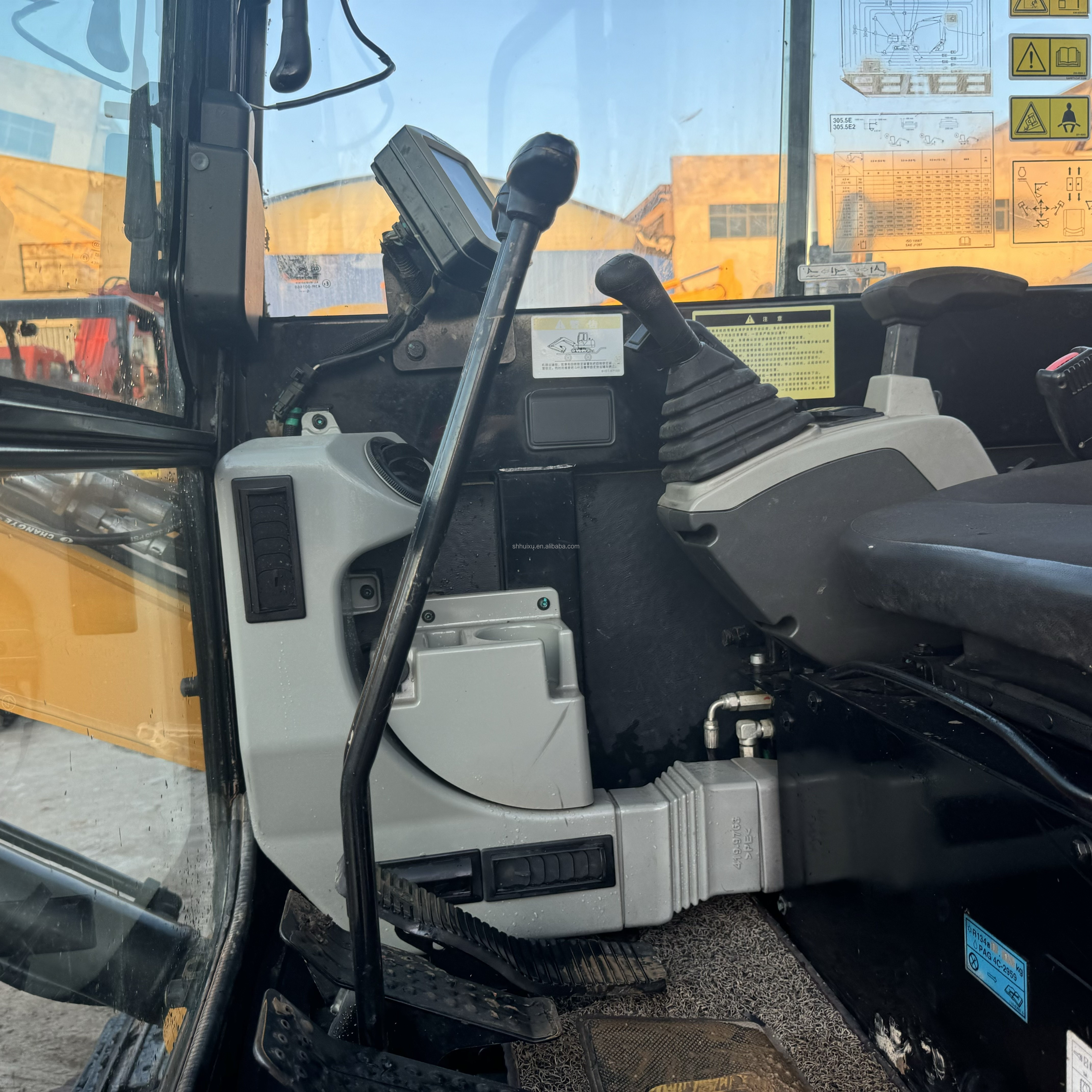 Caterpillar excavator CAT 305.5 excavator have CE and EPA certificate buy mini excavator low price