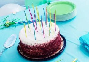 China Colorful Slim Long Birthday Candles Disposable No Smoke SGS ISO9001 Standard wholesale