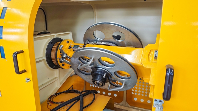 Tangential Type Non Metallic Taping Machine For Cable Wrapping Half-cut Auxiliary Cable Equipment