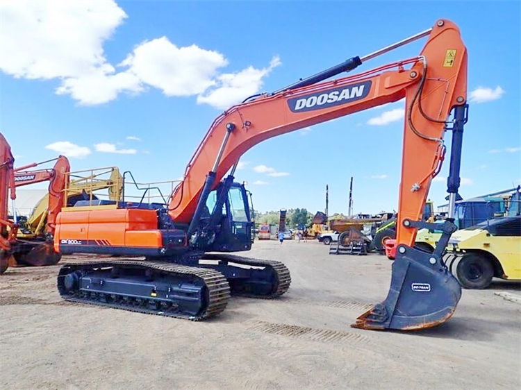 Second Hand Doosan DX300 Excavator 30 Ton in Good Working Condition for Earth-Moving