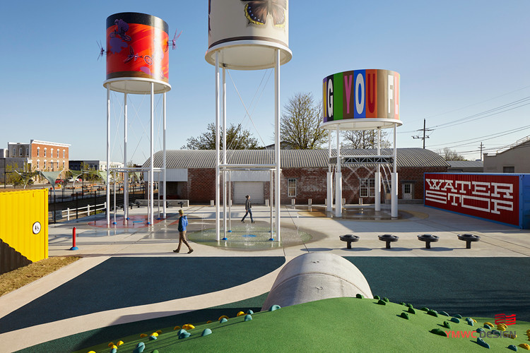 SCULPTURE of Outdoor Children's Playground Construction and Park Amusement Facilities