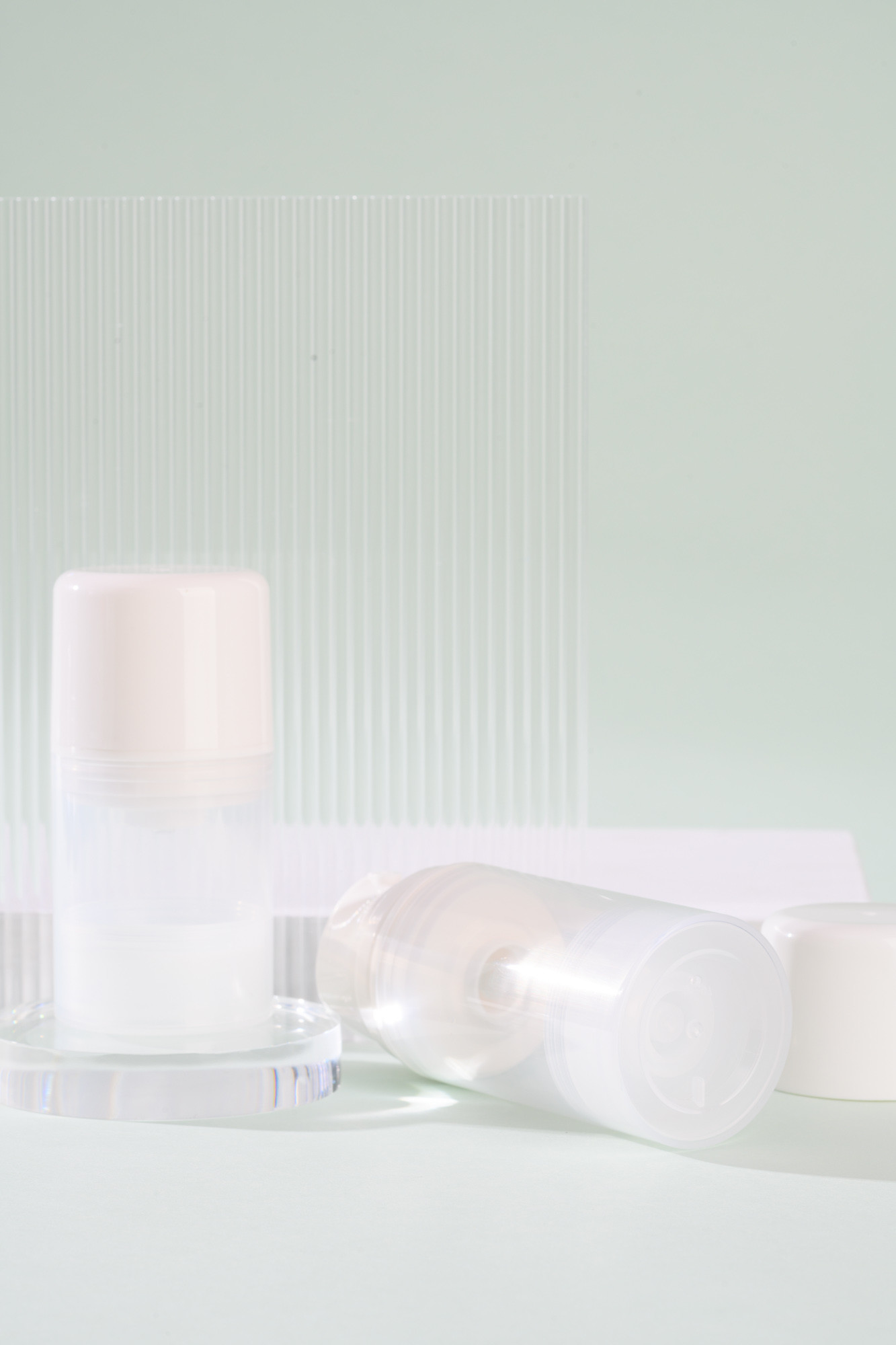 30ml 50ml White Airless Pump Bottle Round Shape PP Serum Bottle