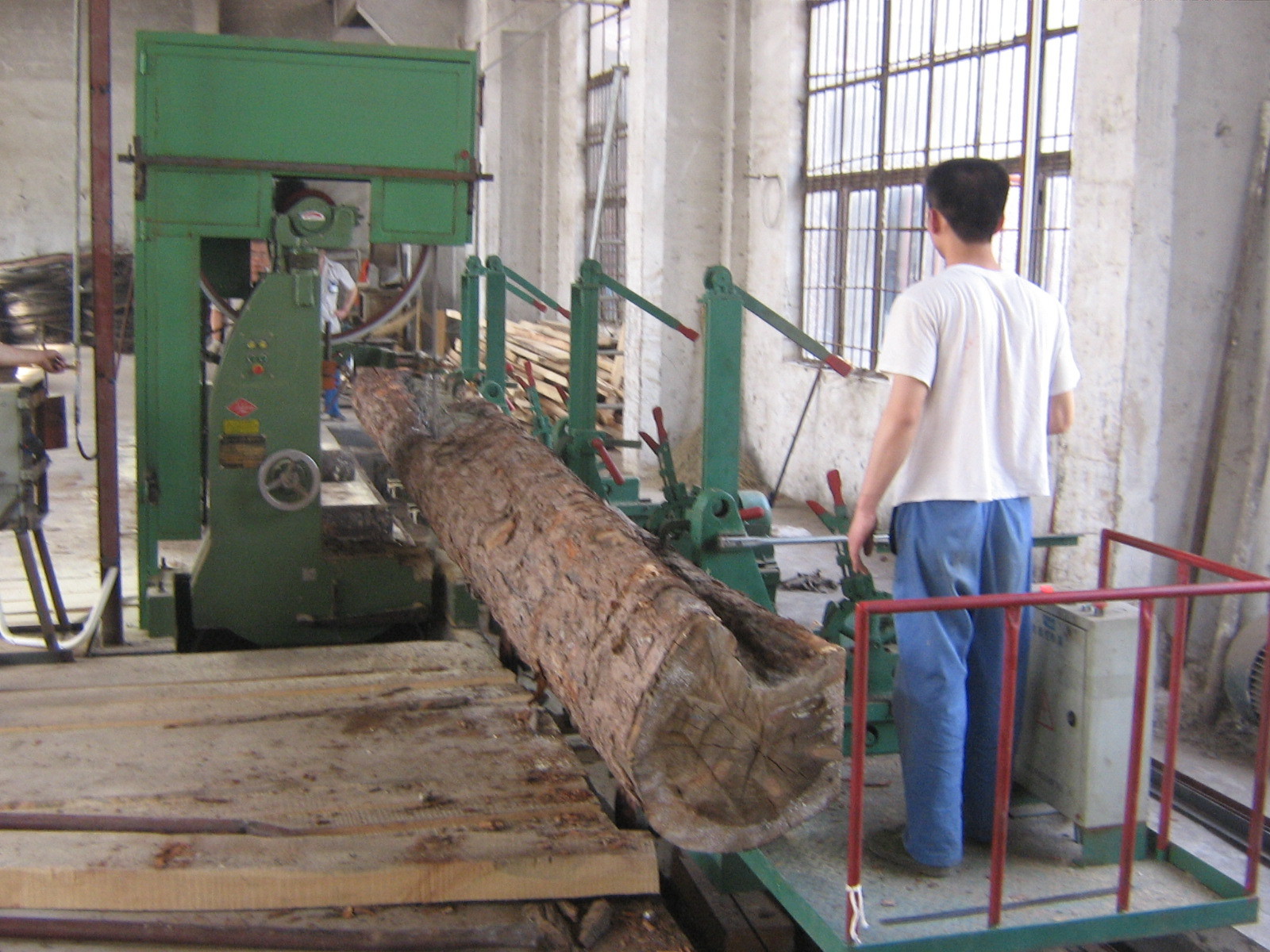 MJ3210 40'' Automatic Wood Cutting Vertical Band Saw Sawmills Machine with Log Carrier