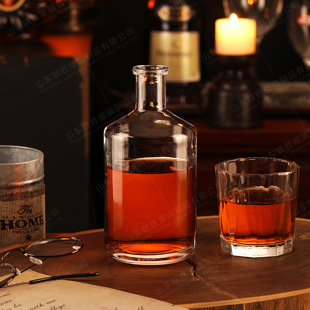 Bartop 700ml 750ml Clear Matte Black Glass Liquor Bottle for Nordic Gin Whiskey Vodka Rum