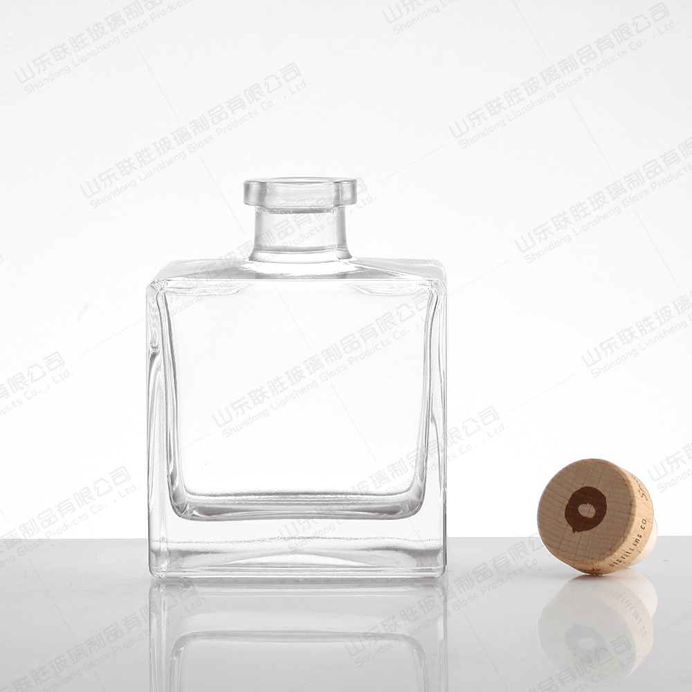 Wine Acceptable Customer's Logo 500ml Glass Square Vodka Whiskey Bottle with Cork Lids