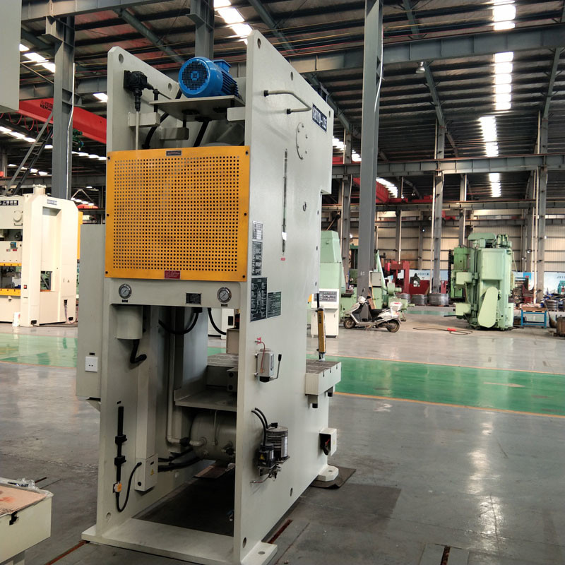 JH21-200 Ton Metal Stamping Press Machine , 910mm C Type Power Press Machine With Feeder