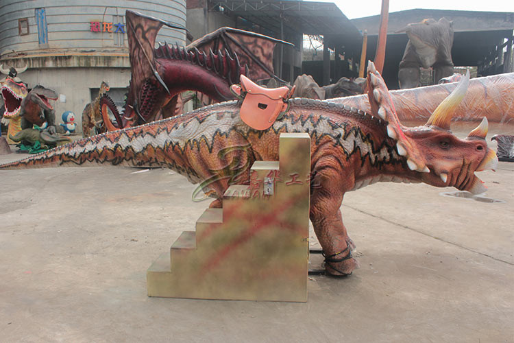 Realistic Animatronic Red Triceratops Dinosaur Ride For Amusement Park