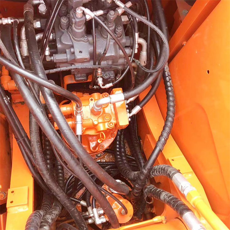 15 Ton Doosan DH150-7 Crawler Excavator Made in Korea with 13900 KG Operating Weight