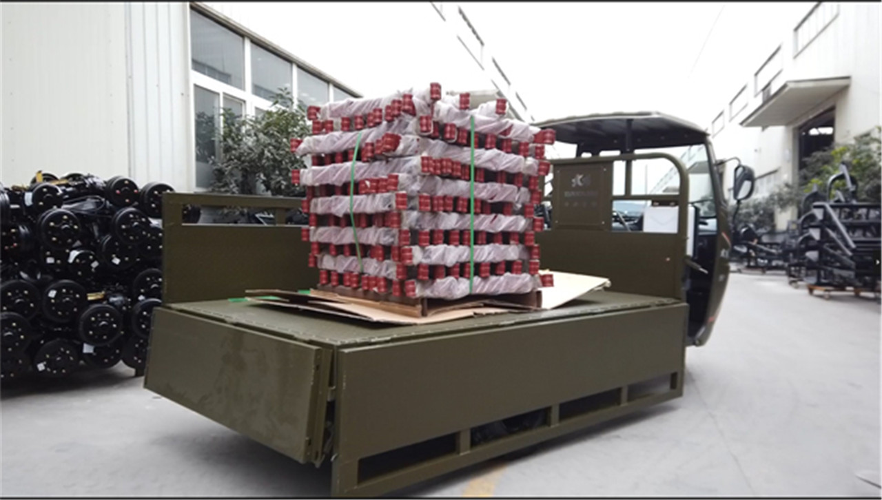 Large Capacity 300cc Engine Five Wheels Tricycle For Cargo Transportation