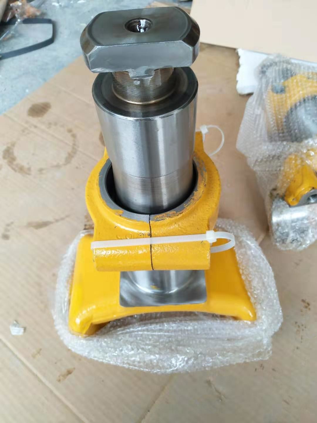 OEM komatsu D60，D65,D70 bulldozer STRAIGHT TILT BLADE YOKE 144-70-00051