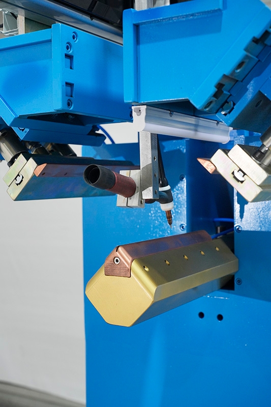 CNC Welding Machine Specially Designed For Rounded Corners In Stainless Steel Metal Sinks