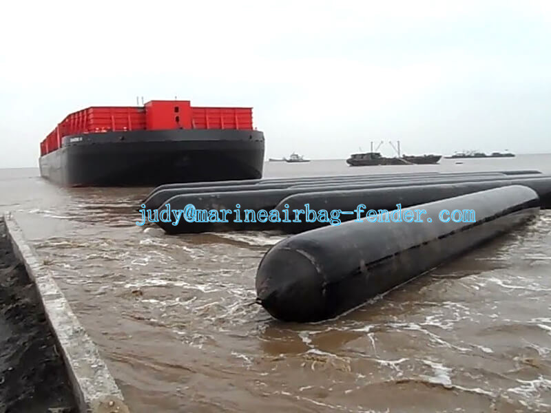 ISO14409 Standard Boat Lifting Airbags Ship Launching Airbags For Shipyard Operations