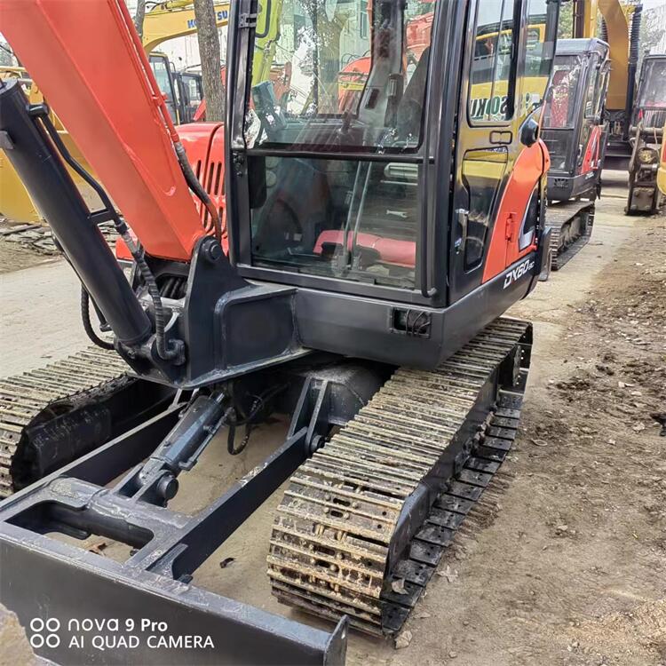Transport Height of 3.3m Original Hydraulic Pump Doosan DX60 DX60-9C Excavator in Korea