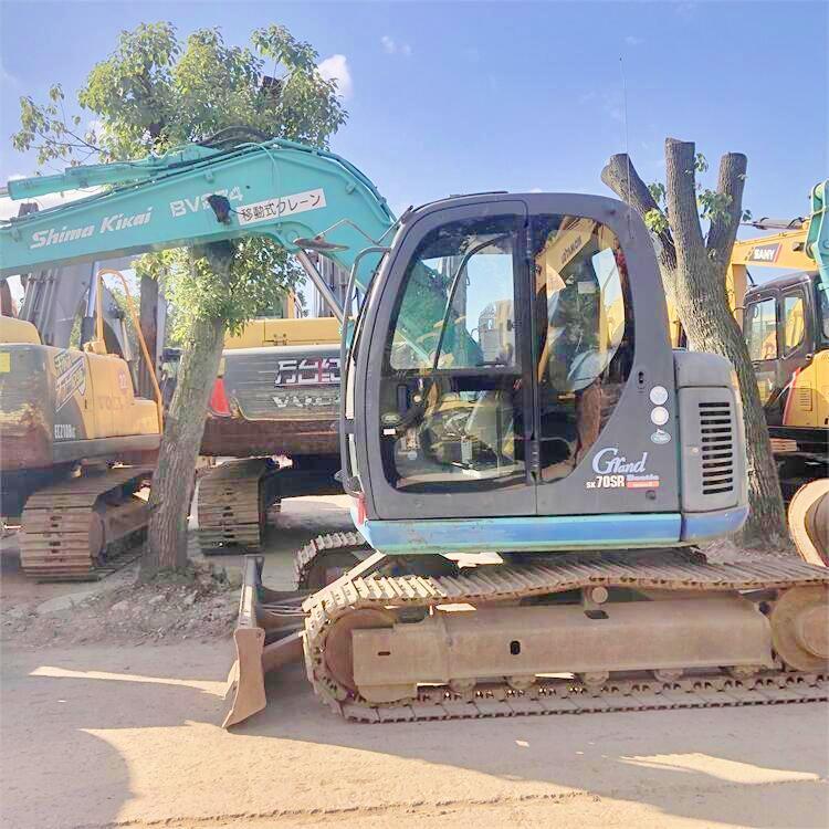 Good health 7 ton Japan original excavator used kobelco sk70 digger machine in Shanghai