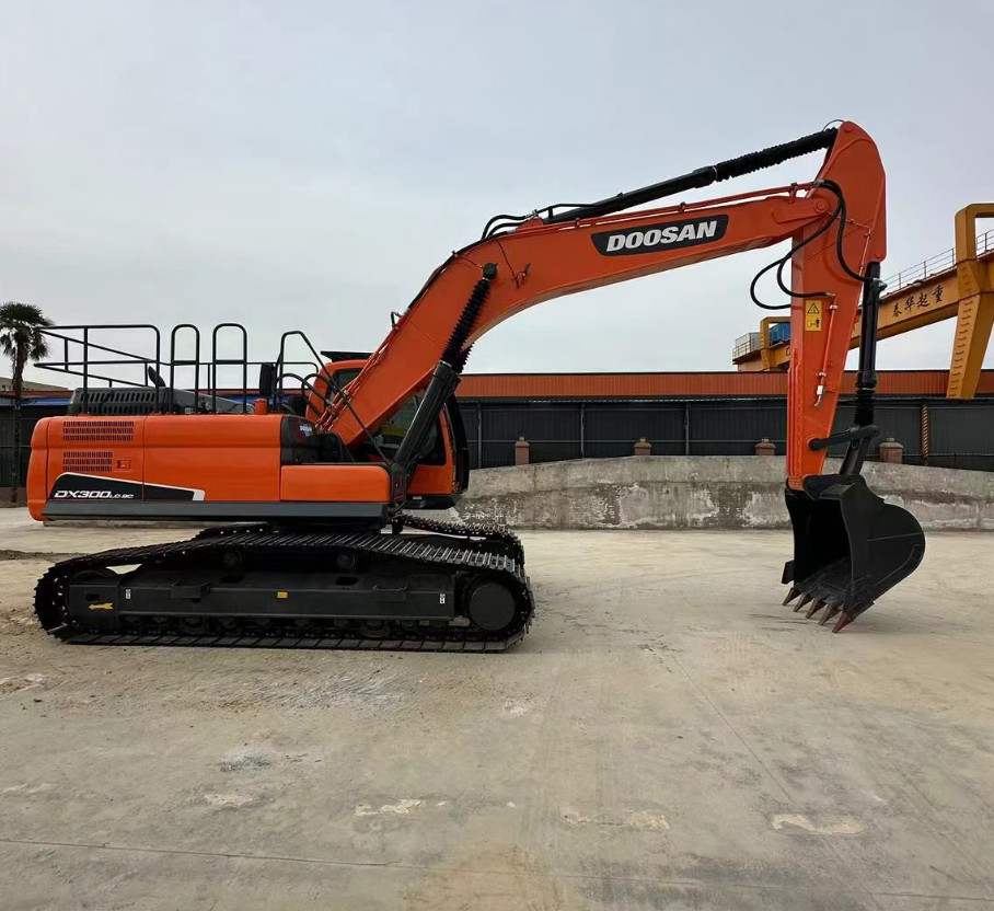 Doosan DX300 Used Excavator 30Ton Heavy Equipment Machine Digger