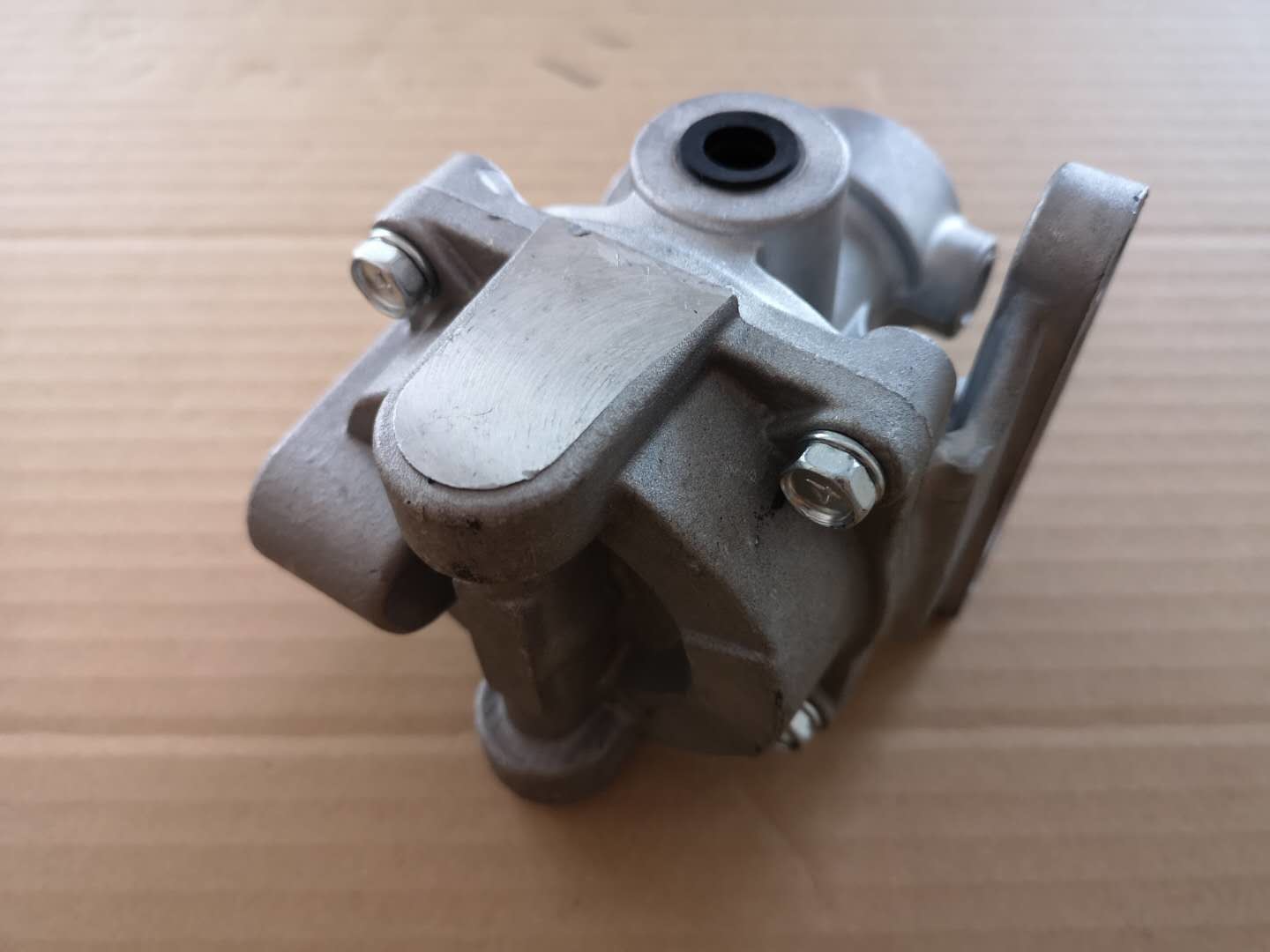 Round Cap 2 Install Holes 1482400411 Brake Relay Valve
