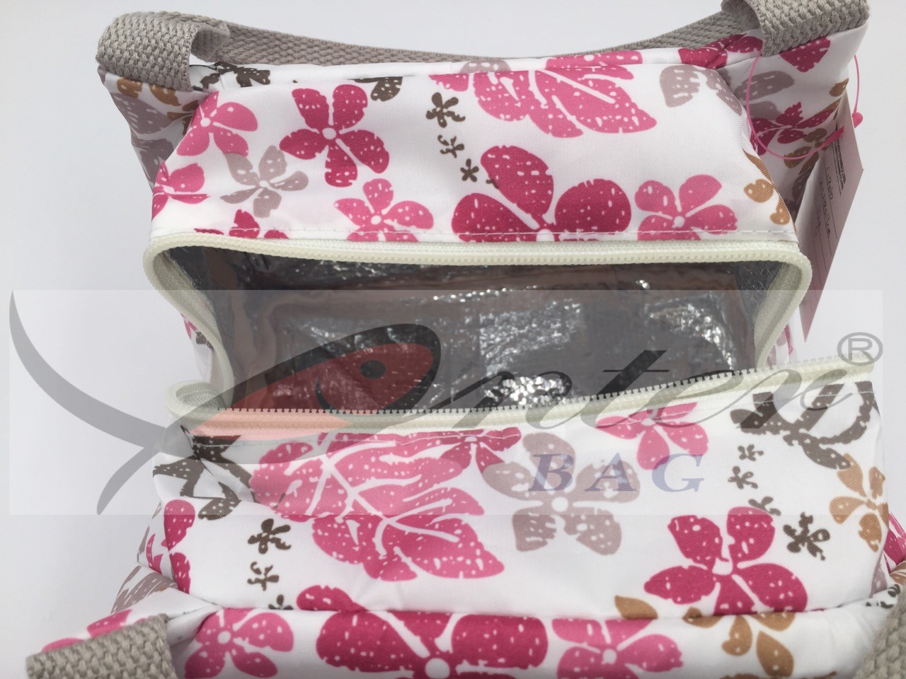 Aluminum Lining Travel Cooler Bag Special Printing Design For Office Workers / Students