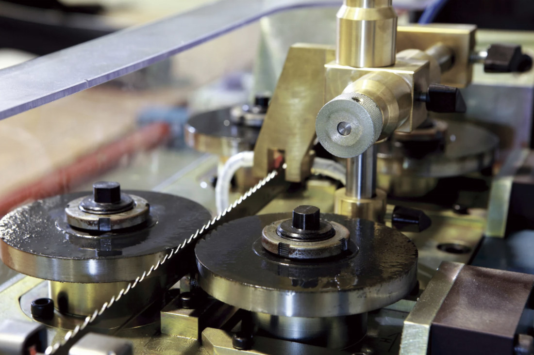 Carbon Steel 0.6mm Thickness Large Round Paper Cutting Machine Blade For Cutting Papers