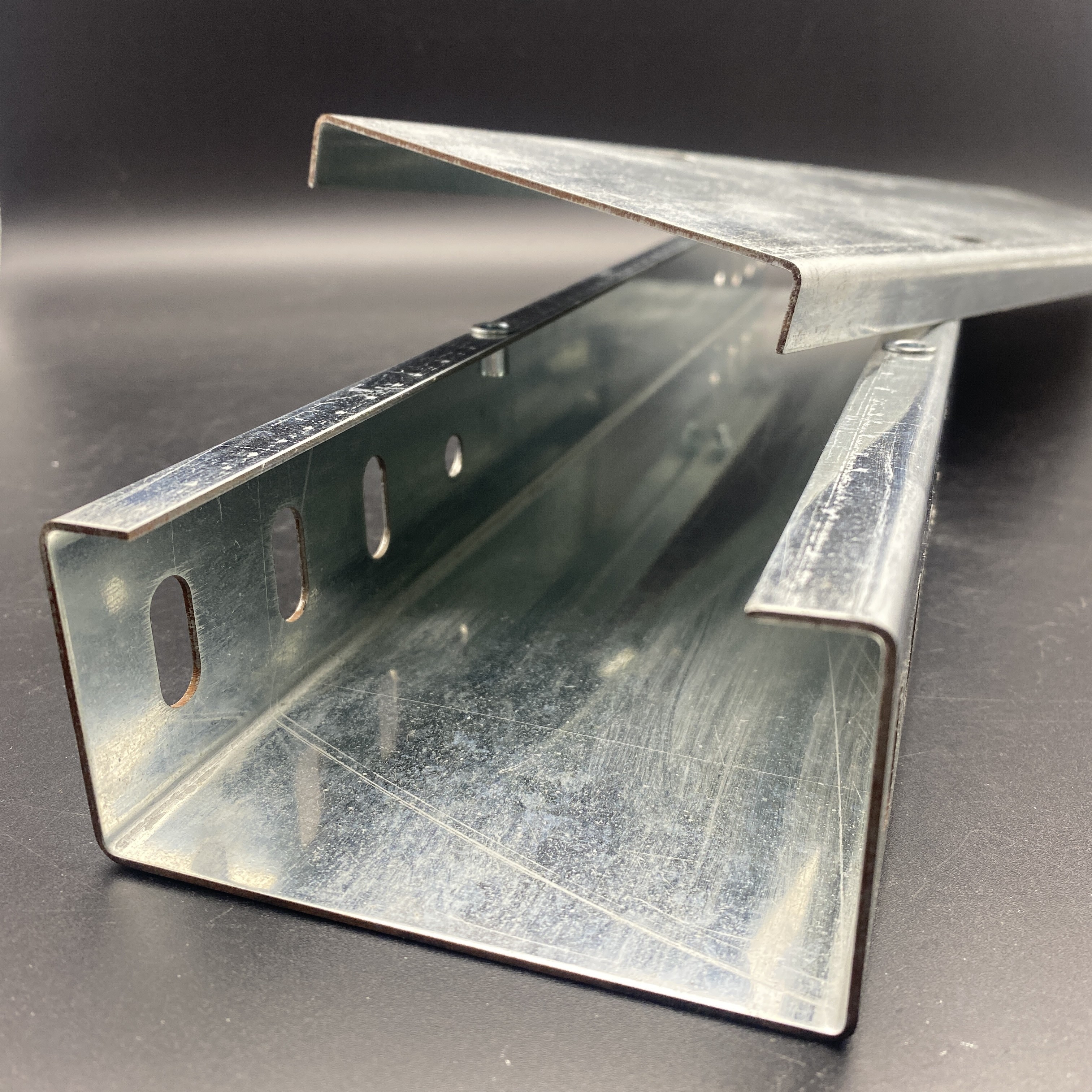 Durable Galvanized Steel Custom Size Perforated Cable Trunking