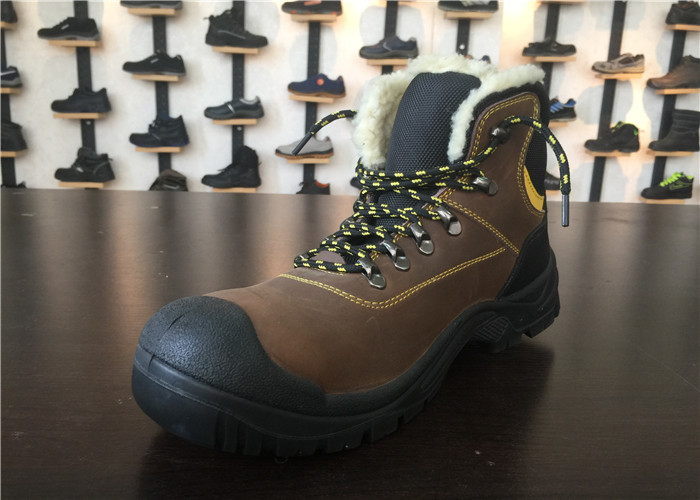 Size Customized Industrial Work Boots Artificial Fur Lining Warm Keeping For Skier