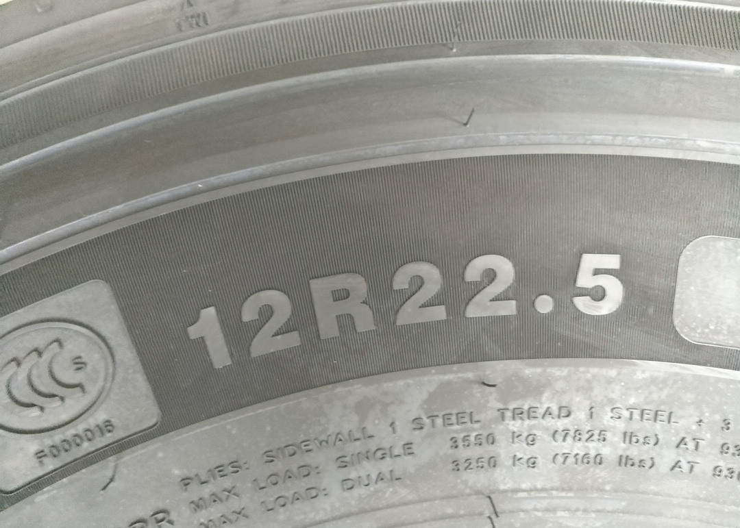 Cost Effective Highway Truck Tires 12R22.5 All Steel Radial Tire Structure