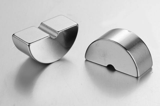 Silver Small Rare Earth Magnet , N52 Strong Cube Magnets 15 X 8mm