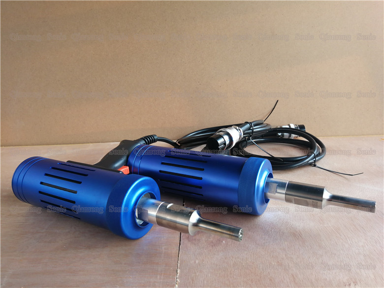35Khz Ultrasonic Welding Plastic Device With NC Power Supply Automatic Search Frequency