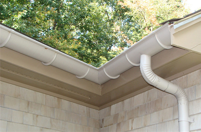 6_Aluminum_Eggshell_half_round_gutter_Riverside_Sheet_Metal_1080_.jpg