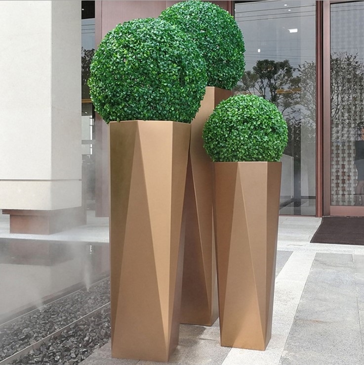 Pyramid Shape Gold Plated Decorative Flower Planter Indoor Decoration
