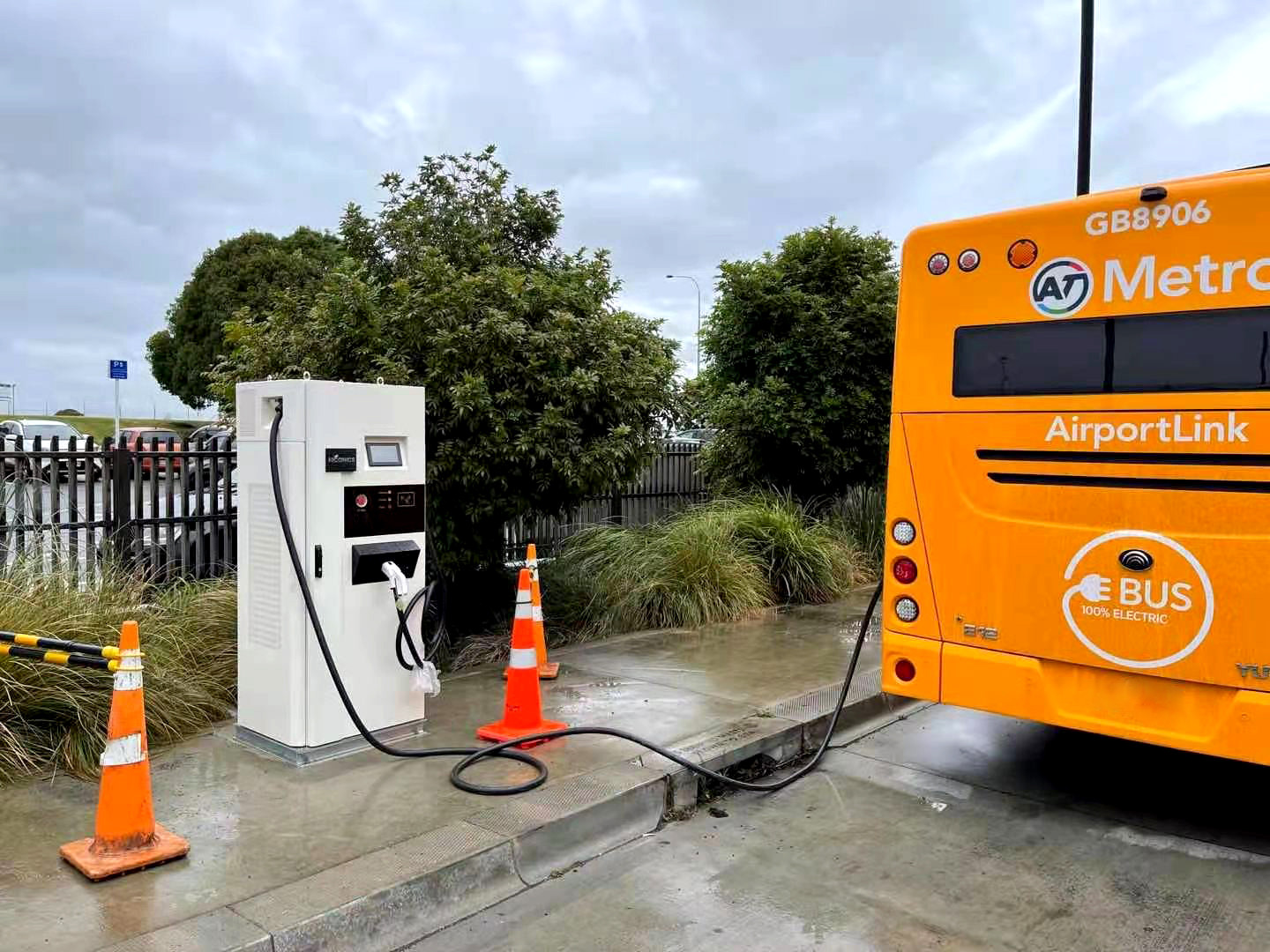 360kw liquid cooled 500A output Ultra Fast liquid cooled DC Charger for electric vehicle charging
